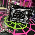 Billetera Ouija con cadena