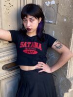 Remera Baby tee Satana estampada - Imagen 3