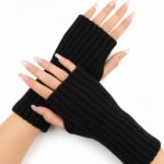 Mitones negros tejidos