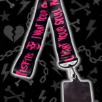 Llavero cinta colgante Misfits rosa