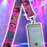 Llavero cinta colgante Huntrix Rosa