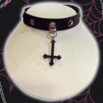 Choker Cruz invertida